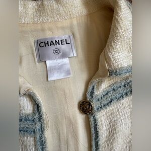 2007 vintage Chanel tweed boucle jacket